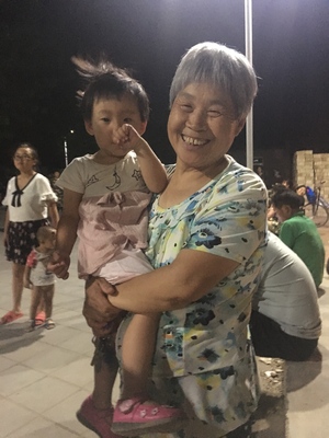Beijing grandmother with migrant worker orphan2